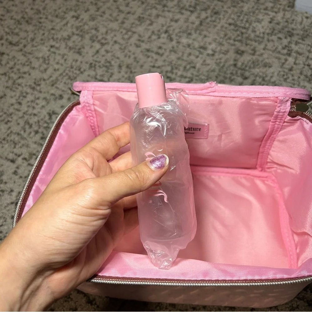 NWT Juicy Couture Baby Pink Velour Heart Print Zip-Up Cosmetic Travel Bag